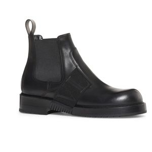 NIB $980 VALENTINO GARAVANI VLTN Strap Chelsea Boot in size 10 US / 43 EU!